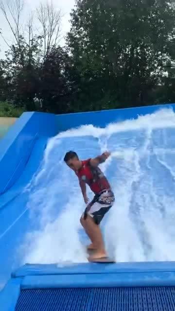 逃离废弃的建筑